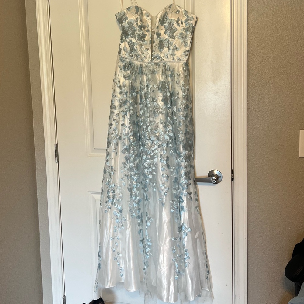 Beautiful strapless dress with built in corset